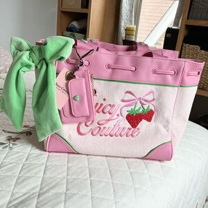 Juicy Couture daydreamer bag 
Brand New with tags